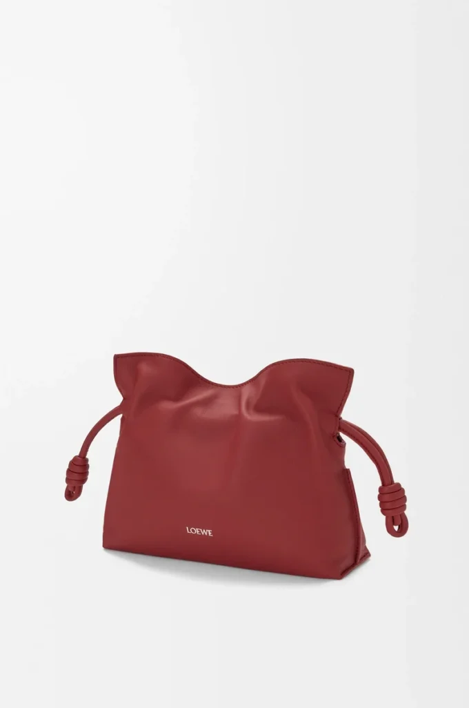 Mini Flamenco-clutch i nappa-kalvskinn Burnt Red Mini Flamenco-clutch i nappa-kalvskinn Burnt Red
