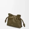 Mini Flamenco-clutch i nappa kalvskinn Dark Khaki Mini Flamenco-clutch i nappa kalvskinn Dark Khaki