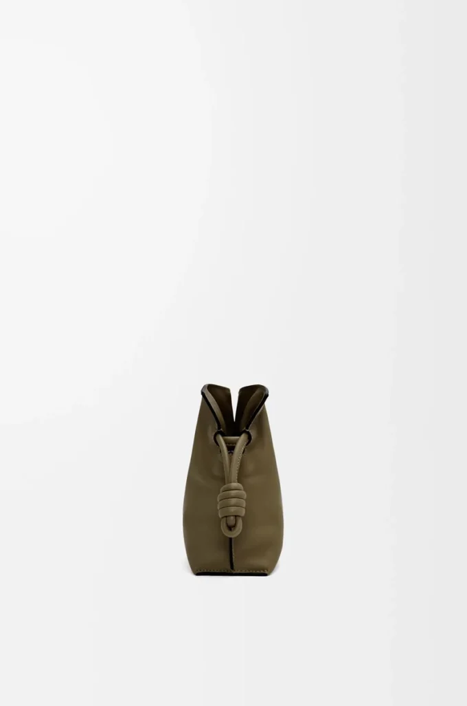 Mini Flamenco-clutch i nappa kalvskinn Dark Khaki Mini Flamenco-clutch i nappa kalvskinn Dark Khaki