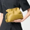 Mini Flamenco-clutch i nappa kalvskinn Ginger Mini Flamenco-clutch i nappa kalvskinn Ginger