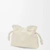 Mini Flamenco-clutch i nappa kalvskinn Sea Salt Mini Flamenco-clutch i nappa kalvskinn Sea Salt