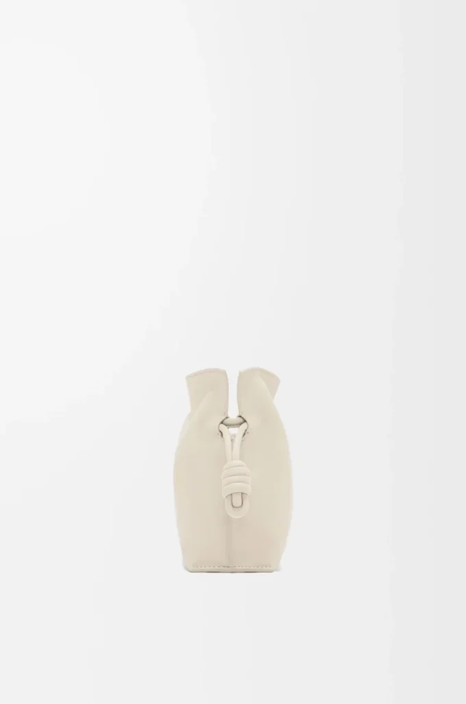 Mini Flamenco-clutch i nappa kalvskinn Sea Salt Mini Flamenco-clutch i nappa kalvskinn Sea Salt