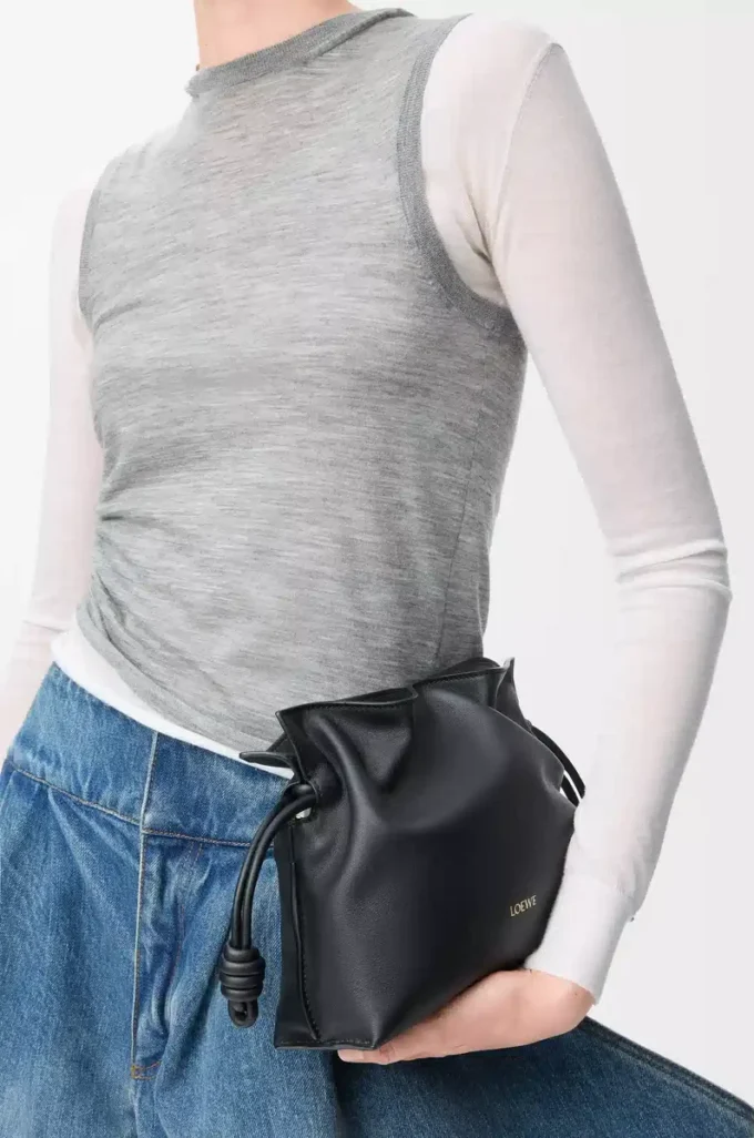 Mini Flamenco-clutch i nappa kalvskinn Svart Mini Flamenco-clutch i nappa kalvskinn Svart