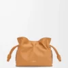 Mini Flamenco-clutch i nappa kalvskinn Warm Desert Mini Flamenco-clutch i nappa kalvskinn Warm Desert