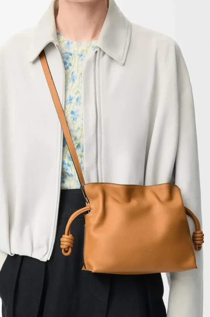 Mini Flamenco-clutch i nappa kalvskinn Warm Desert Mini Flamenco-clutch i nappa kalvskinn Warm Desert