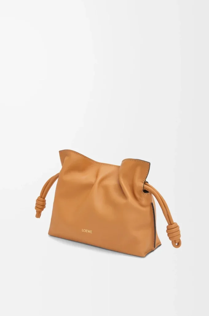 Mini Flamenco-clutch i nappa kalvskinn Warm Desert Mini Flamenco-clutch i nappa kalvskinn Warm Desert