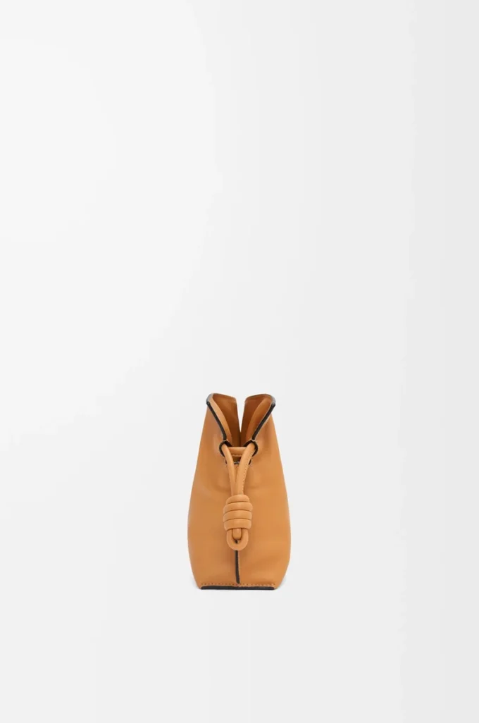 Mini Flamenco-clutch i nappa kalvskinn Warm Desert Mini Flamenco-clutch i nappa kalvskinn Warm Desert