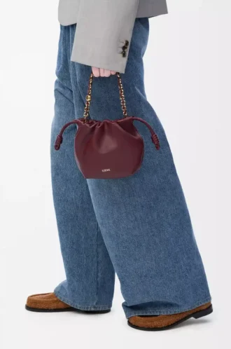 Mini Flamenco-handväska i mjukt nappa-lammskinn, mörk burgundy