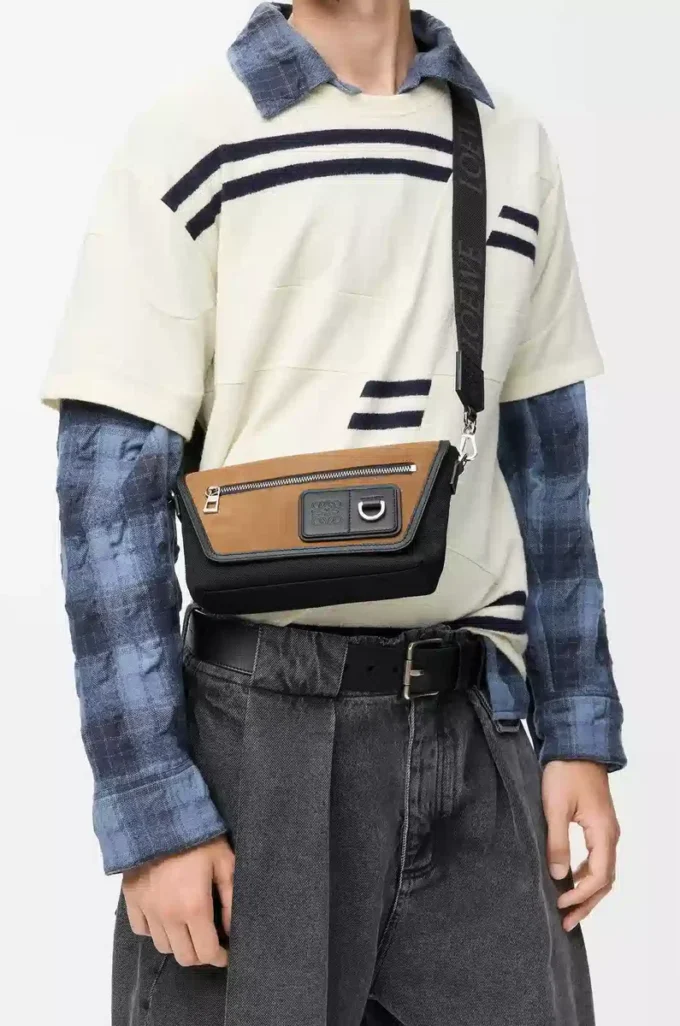 Mini Flex-messenger i canvas och mocka Svart/Mörk guld