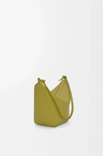 Mini Hammock hobo i klassiskt kalvskinn Light Moss