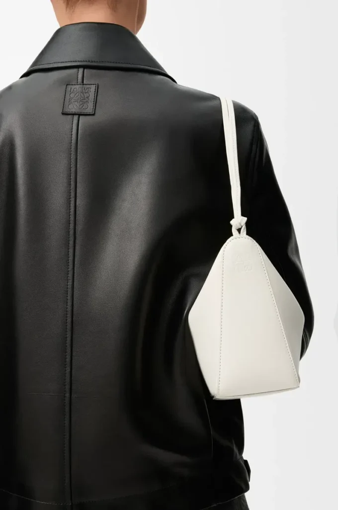 Mini Hammock hobo i klassiskt kalvskinn Soft White Mini Hammock hobo i klassiskt kalvskinn Soft White