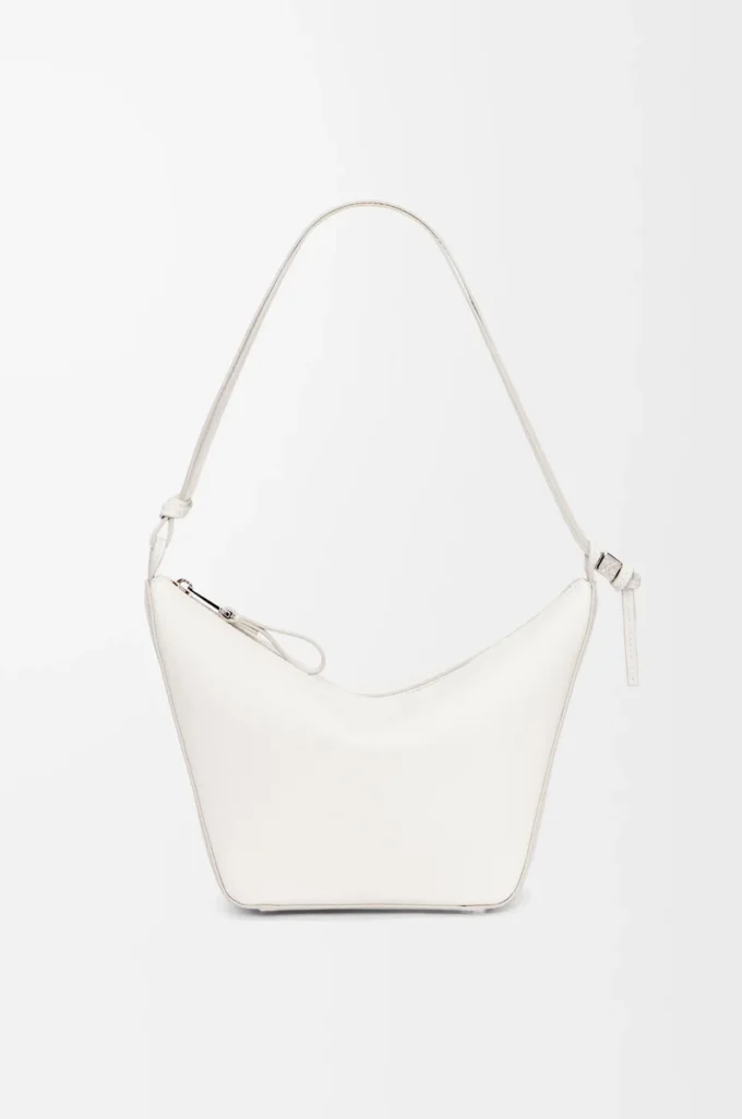 Mini Hammock hobo i klassiskt kalvskinn Soft White Mini Hammock hobo i klassiskt kalvskinn Soft White