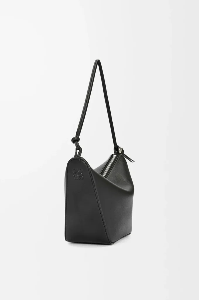 Mini Hammock hobo i klassiskt kalvskinn, svart Mini Hammock hobo i klassiskt kalvskinn, svart