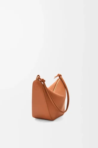 Mini Hammock hobo i klassiskt kalvskinn Tan