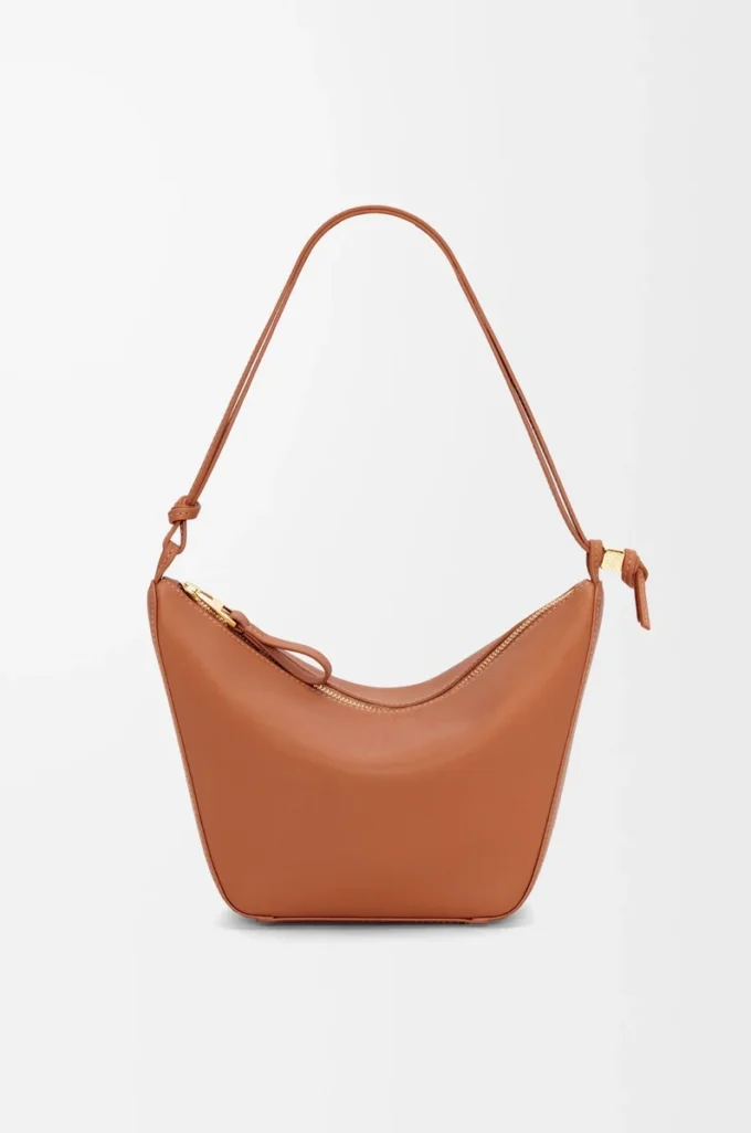 Mini Hammock hobo i klassiskt kalvskinn Tan Mini Hammock hobo i klassiskt kalvskinn Tan