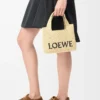 Mini LOEWE Font-väska i raffia, naturfärgad Mini LOEWE Font-väska i raffia, naturfärgad