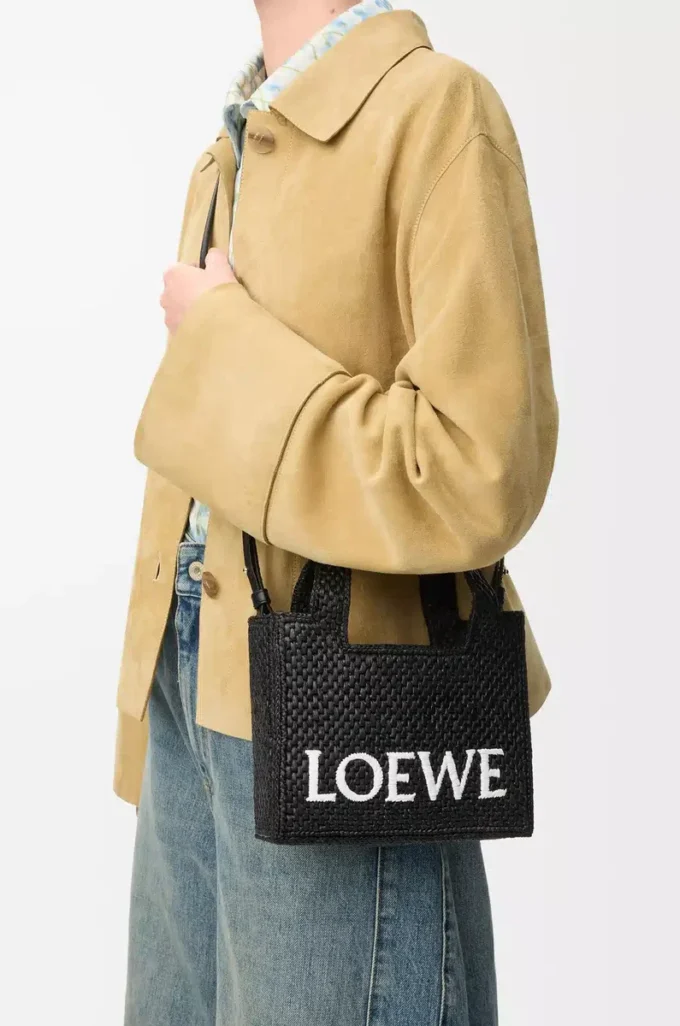 Mini LOEWE Font-väska i raffia Svart Mini LOEWE Font-väska i raffia Svart