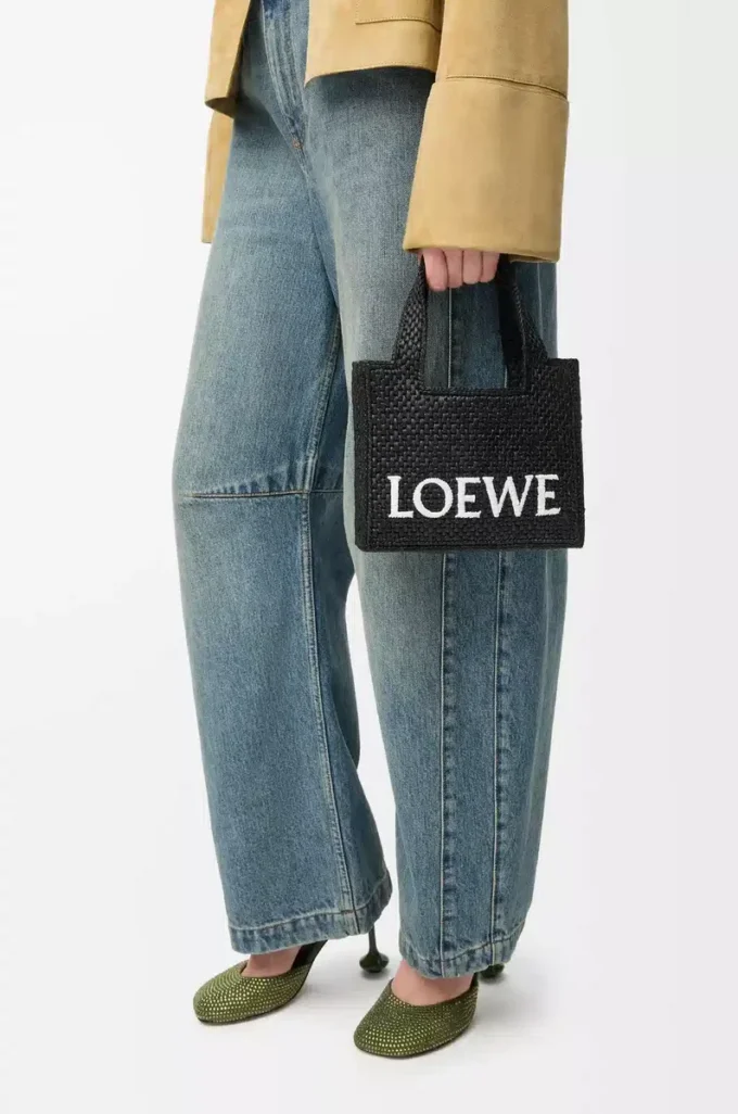 Mini LOEWE Font-väska i raffia Svart Mini LOEWE Font-väska i raffia Svart