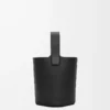 Mini Pebble-hink i slätt kalvskinn, svart Mini Pebble-hink i slätt kalvskinn, svart
