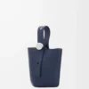Mini Pebble-hinkväska i mjukt kalvskinn, Abyss Blue