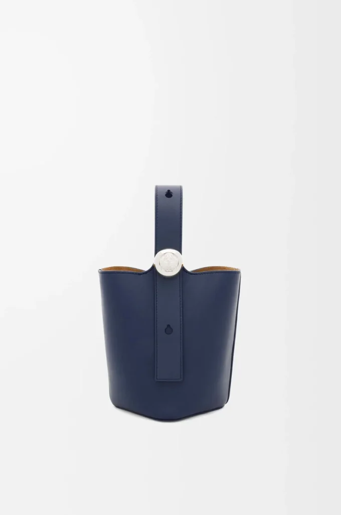 Mini Pebble-hinkväska i mjukt kalvskinn, Abyss Blue