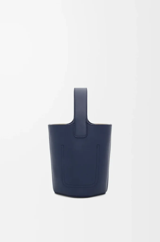 Mini Pebble-hinkväska i mjukt kalvskinn, Abyss Blue