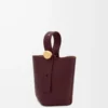 Mini Pebble-hinkväska i mjukt kalvskinn, mörk burgundy Mini Pebble-hinkväska i mjukt kalvskinn, mörk burgundy
