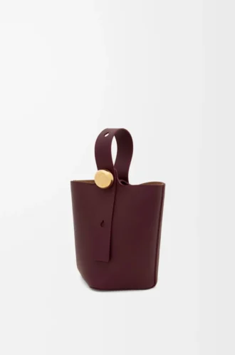Mini Pebble-hinkväska i mjukt kalvskinn, mörk burgundy