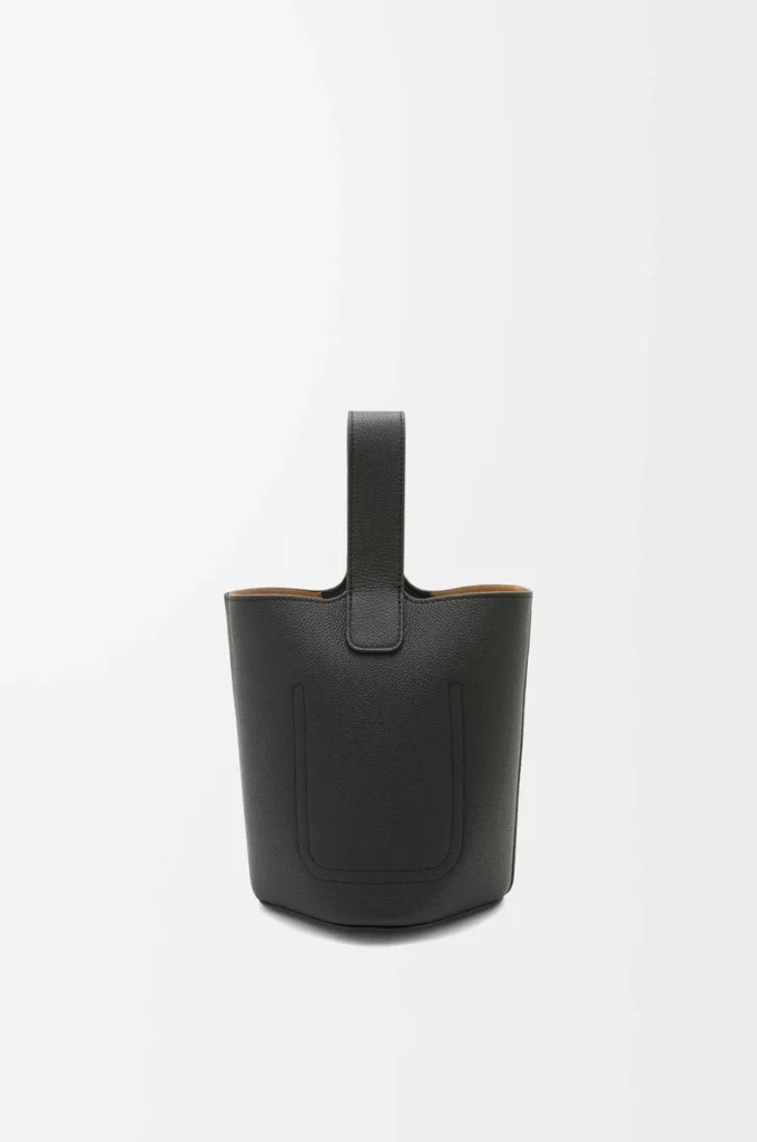 Mini Pebble-hinkväska i mjukt kornat kalvskinn, svart