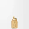 Mini Puzzle Edge-väska i laminerat lammskinn Gold Mini Puzzle Edge-väska i laminerat lammskinn Gold