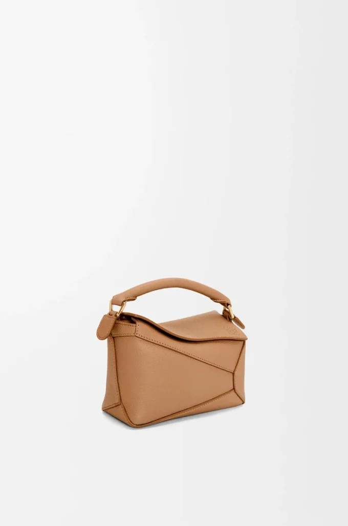 Mini Puzzle Edge-väska i mjukt kornat kalvskinn Toffee Mini Puzzle Edge-väska i mjukt kornat kalvskinn Toffee