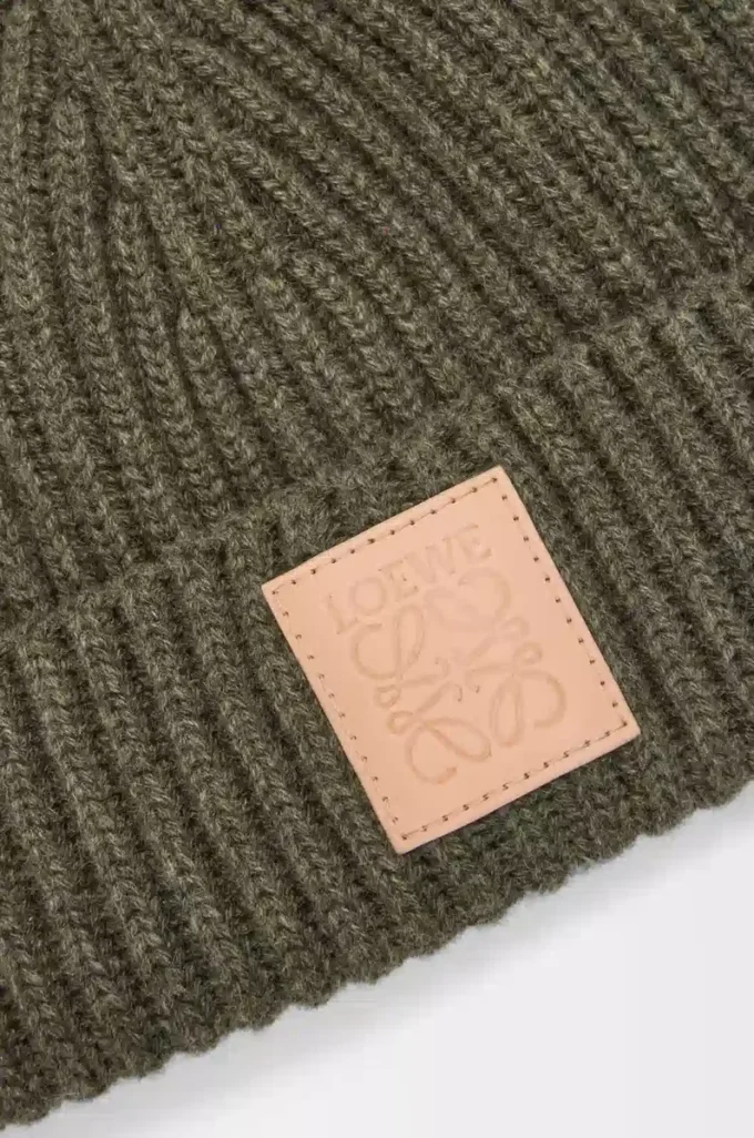 Mössa i kashmir, mörk khaki