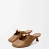 Mule i mjukt nappa-lammskinn, färg Oak