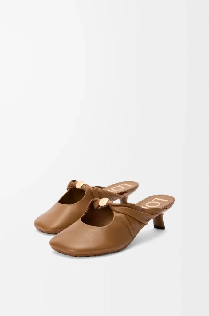 Mule i mjukt nappa-lammskinn, färg Oak