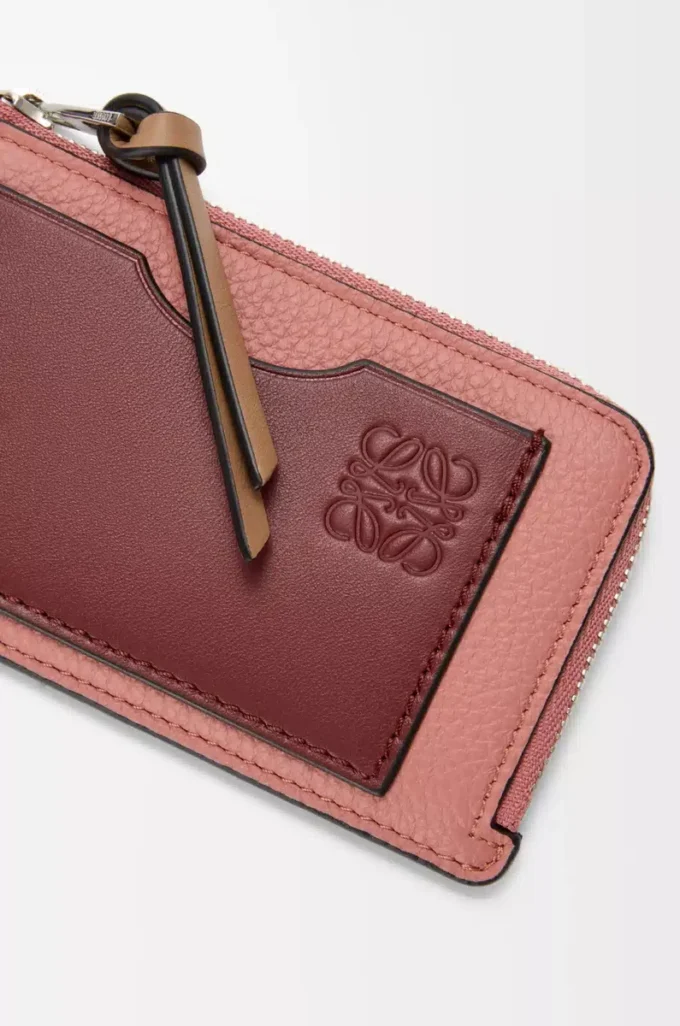 Myntkortfodral i mjukt kornat kalvskinn Blush/Mahogany Myntkortfodral i mjukt kornat kalvskinn Blush/Mahogany