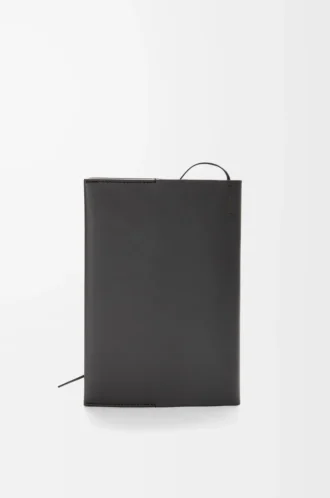 Notebook i kalvskinn med futuristisk kattmotiv Svart/Flerfärgad