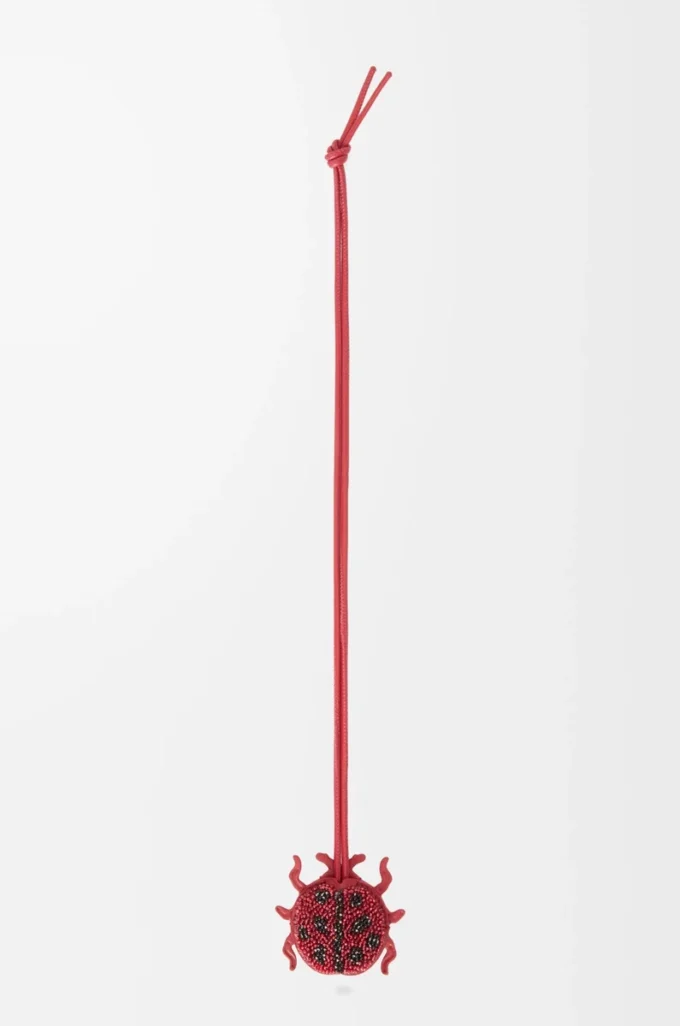 Nyckelring med nyckelring i pärlbroderat läder Ruby Red Nyckelring med nyckelring i pärlbroderat läder Ruby Red