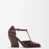 Onda T-bar-pumps i präglat kalvskinn i burgundy Onda T-bar-pumps i präglat kalvskinn i burgundy
