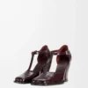 Onda T-bar-pumps i präglat kalvskinn i burgundy Onda T-bar-pumps i präglat kalvskinn i burgundy