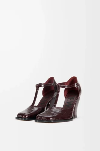Onda T-bar-pumps i präglat kalvskinn i burgundy