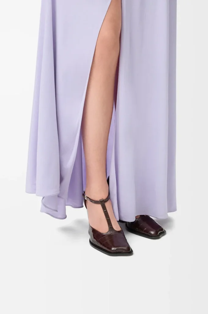 Onda T-bar-pumps i präglat kalvskinn i burgundy Onda T-bar-pumps i präglat kalvskinn i burgundy