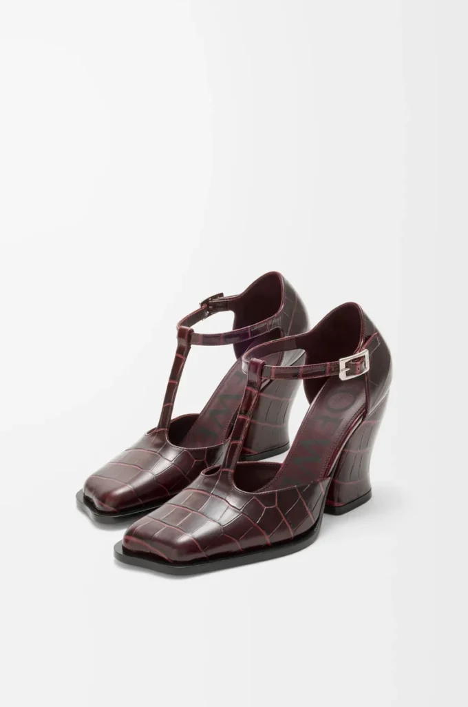 Onda T-bar-pumps i präglat kalvskinn i burgundy Onda T-bar-pumps i präglat kalvskinn i burgundy
