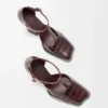 Onda T-bar-pumps i präglat kalvskinn i burgundy Onda T-bar-pumps i präglat kalvskinn i burgundy