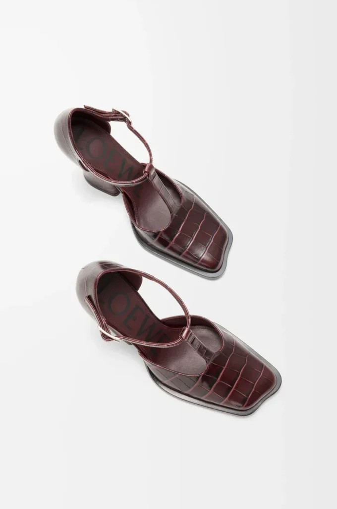 Onda T-bar-pumps i präglat kalvskinn i burgundy Onda T-bar-pumps i präglat kalvskinn i burgundy