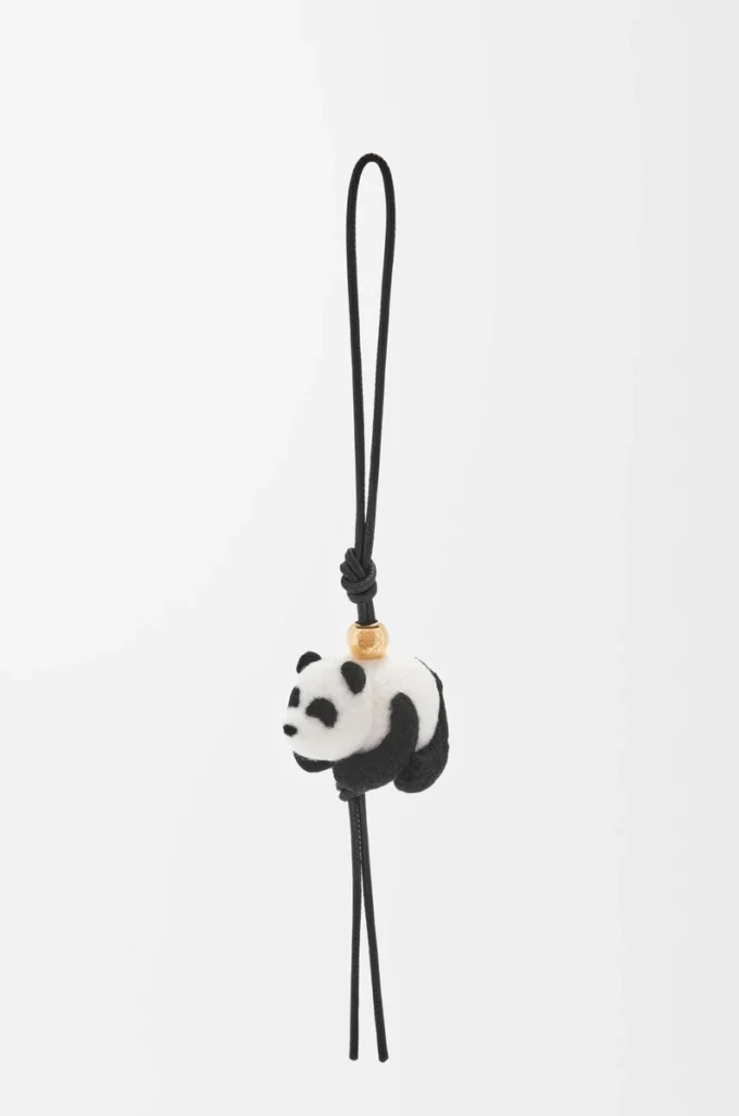 Panda-berlock i filt och kalvskinn Svart/Vit Panda-berlock i filt och kalvskinn Svart/Vit