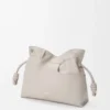 Panta medium Flamenco-clutch i glänsande kalvskinn Light Ghost Panta medium Flamenco-clutch i glänsande kalvskinn Light Ghost