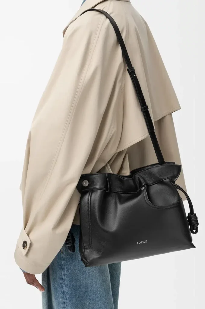 Panta medium Flamenco-clutch i glänsande kalvskinn Svart Panta medium Flamenco-clutch i glänsande kalvskinn Svart