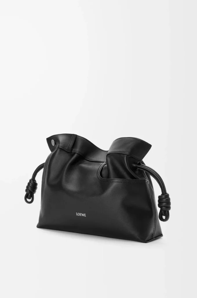 Panta medium Flamenco-clutch i glänsande kalvskinn Svart Panta medium Flamenco-clutch i glänsande kalvskinn Svart