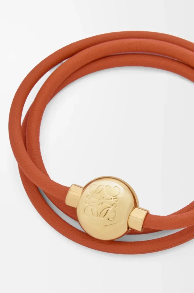Pebble-armband i kalvskinn, orange/guld Pebble-armband i kalvskinn, orange/guld