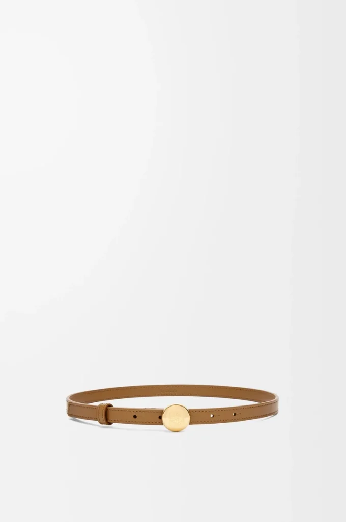 Pebble-bälte i slätt kalvskinn Ek/Guld Pebble-bälte i slätt kalvskinn Ek/Guld